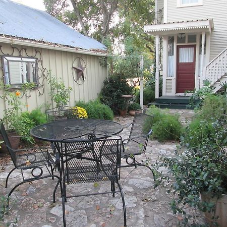 Carriage House Fredericksburg B&B 외부 사진