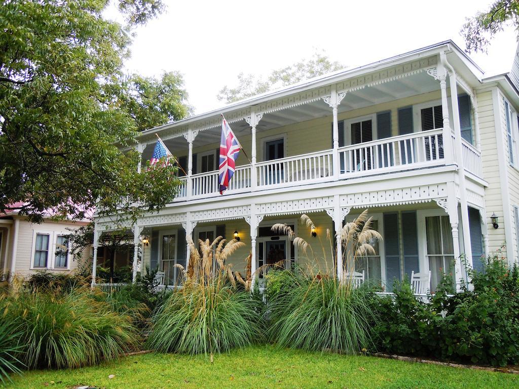Carriage House Fredericksburg B&B 외부 사진