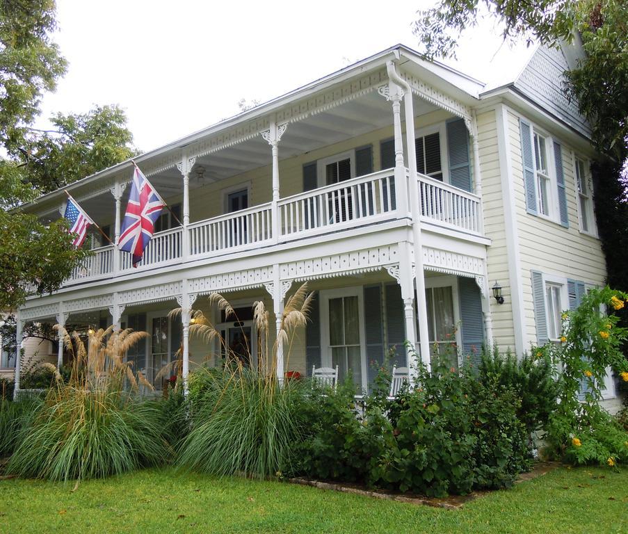 Carriage House Fredericksburg B&B 외부 사진