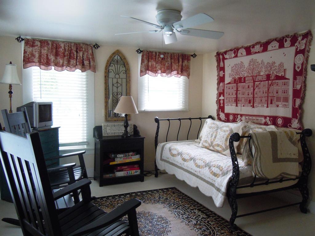 Carriage House Fredericksburg B&B 외부 사진