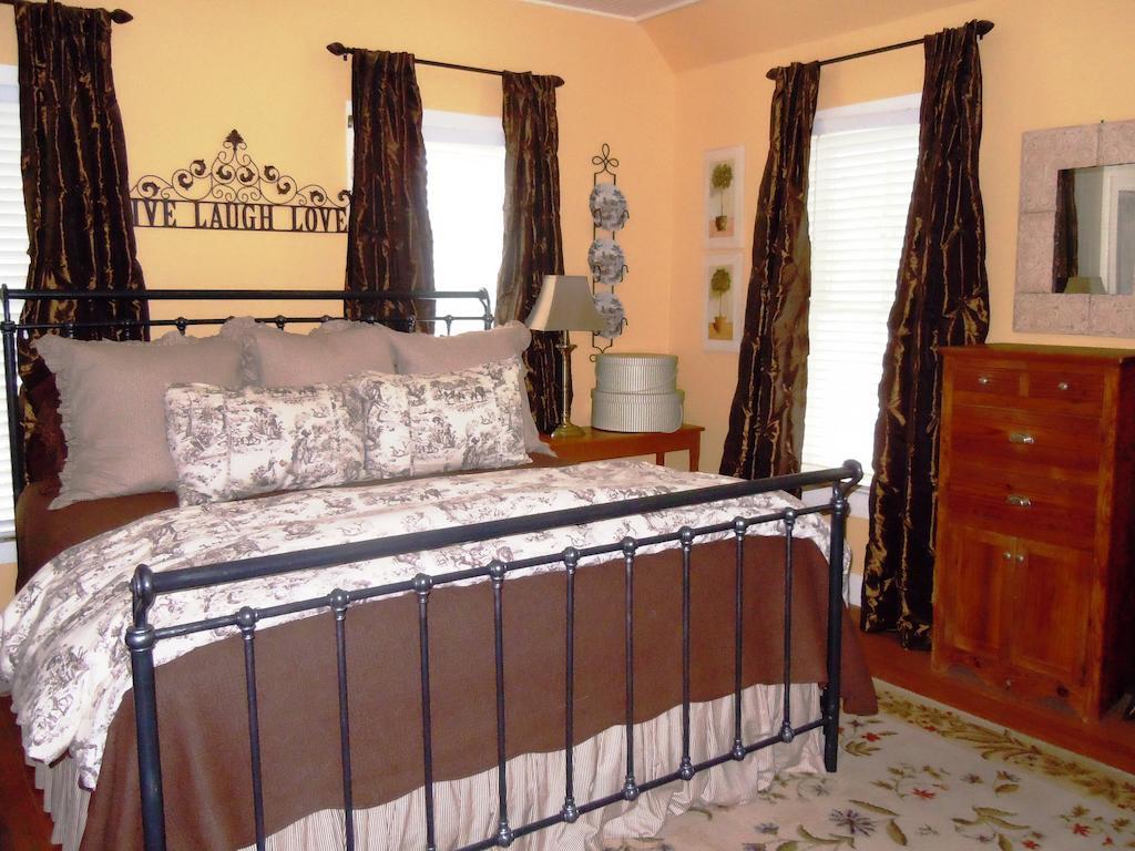 Carriage House Fredericksburg B&B 외부 사진