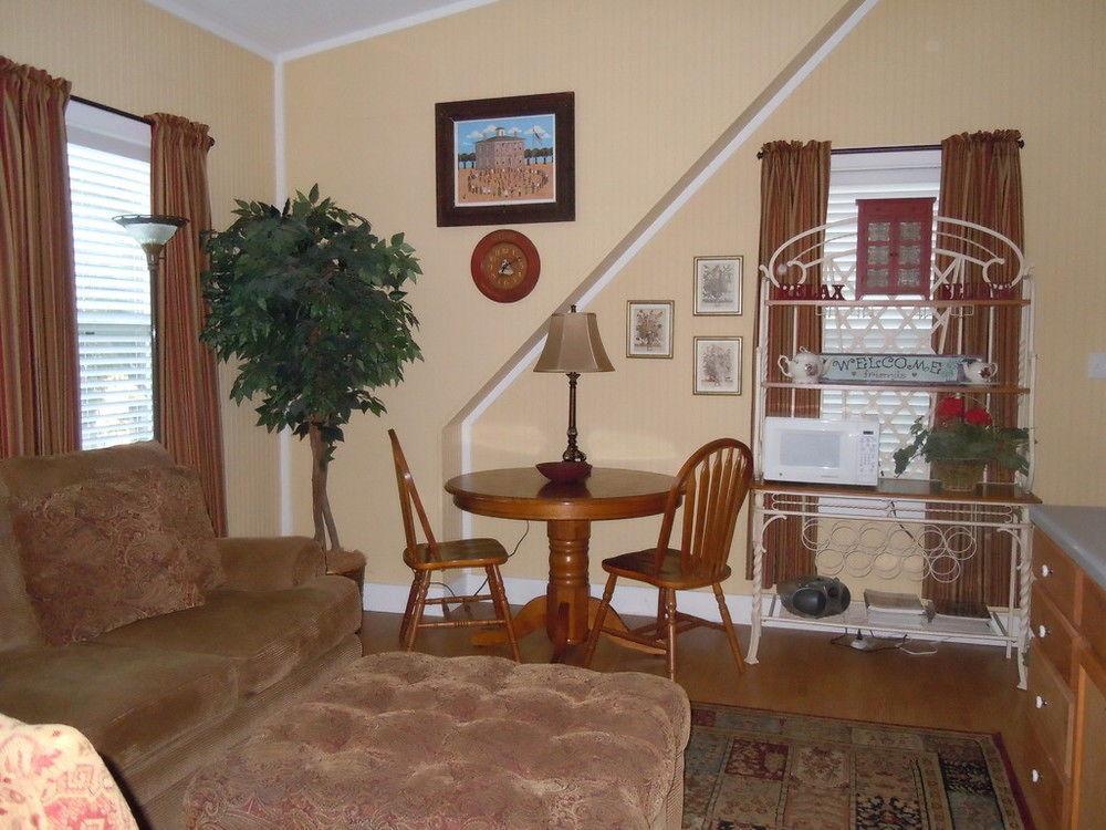 Carriage House Fredericksburg B&B 외부 사진