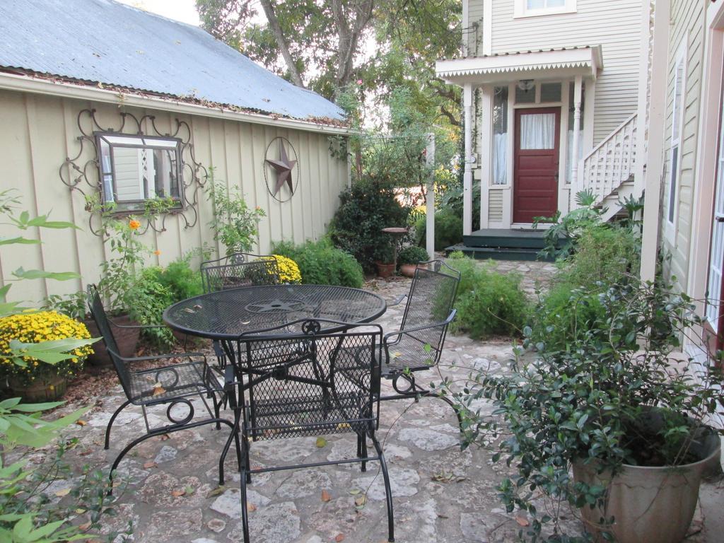 Carriage House Fredericksburg B&B 외부 사진