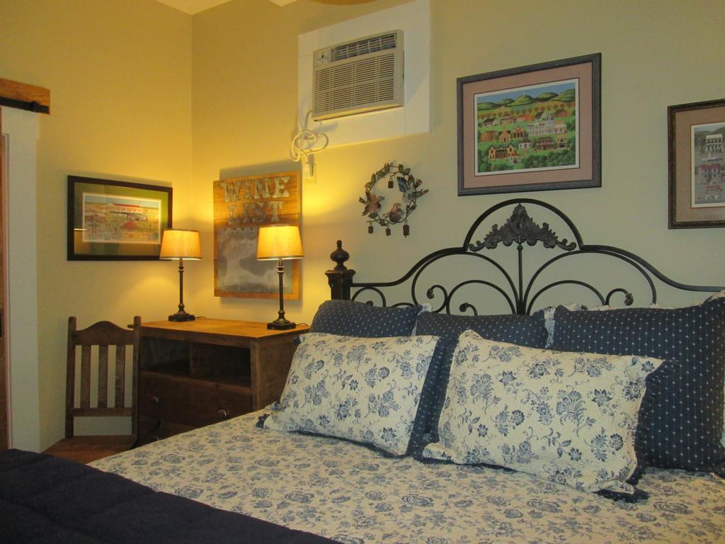 Carriage House Fredericksburg B&B 외부 사진
