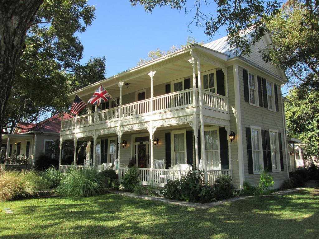 Carriage House Fredericksburg B&B 외부 사진